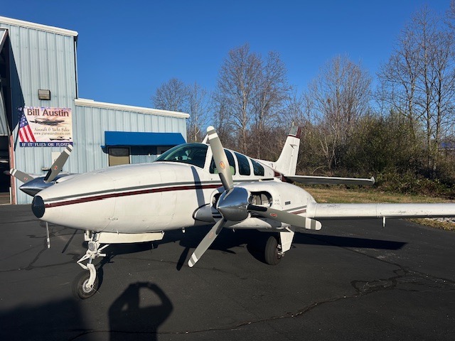 BEECHCRAFT D55 BARON aircraft image